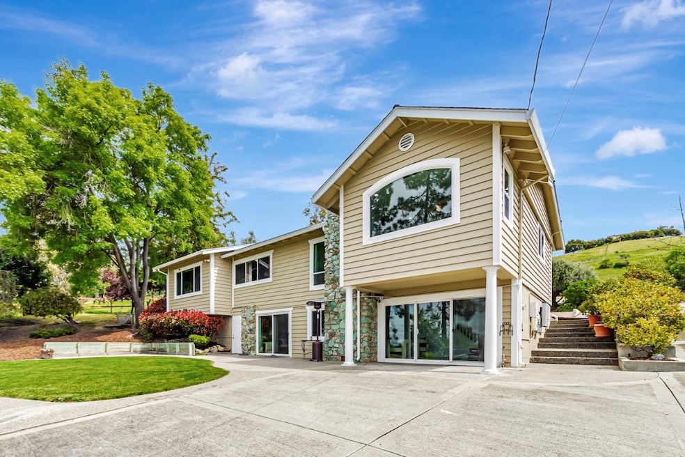 Sold $1,585,000 • Co-Listing Agent