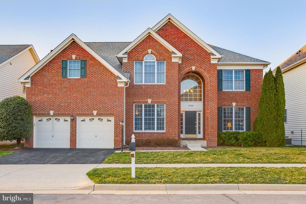 42566 Pelican Dr, Chantilly, VA 20152 - photo 1