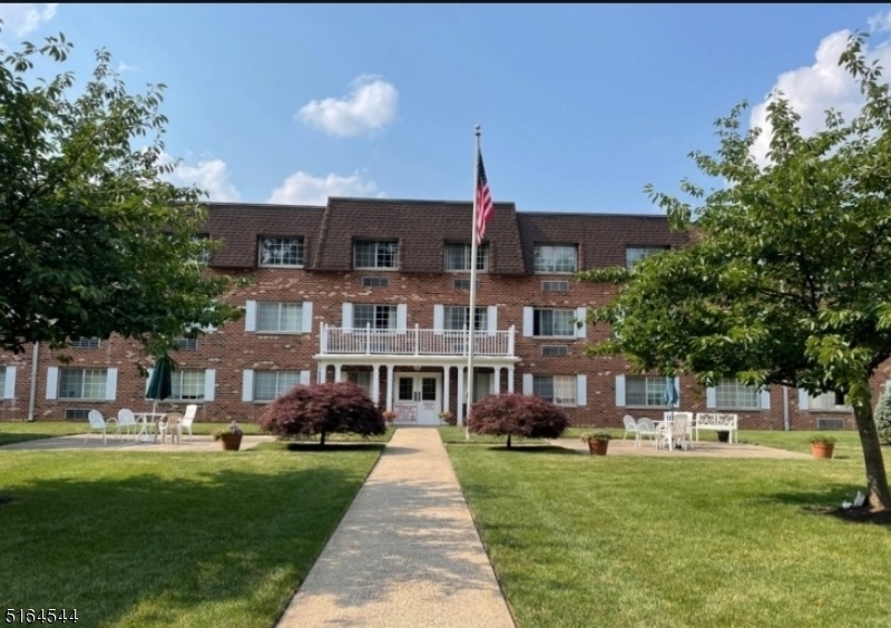 Putnam House unit 118, Union, NJ 07083 - photo 1