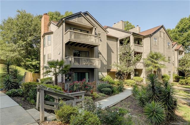 Welcome Home to Lake Wylie Woods 3rd floor Condo