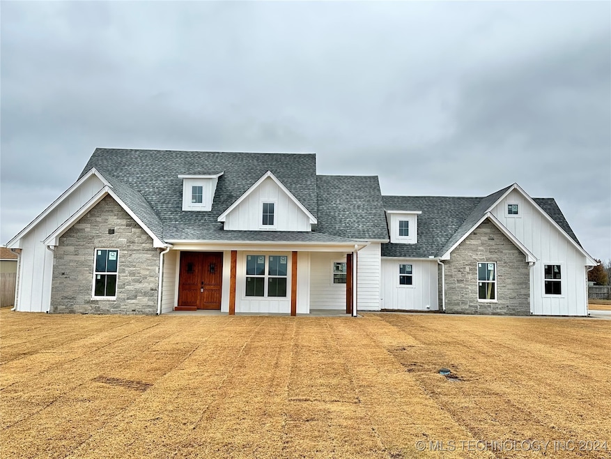 4 Bed 31/2 Bath, 2326 Sq Ft w/ Office.
Fully Fenc