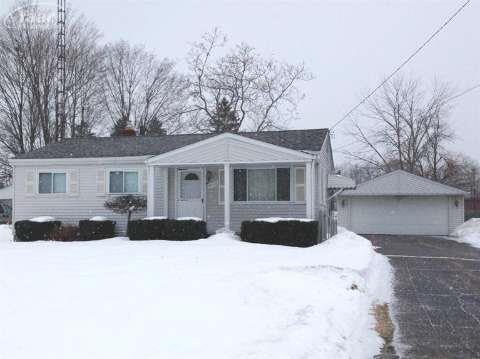 4048 Carmanwood Dr, Flint, MI 48507 - photo 1