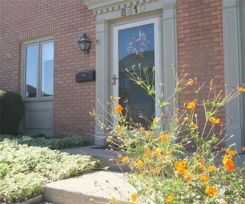 8510 Canterbury Square W, Indianapolis, IN 46260 - photo 1