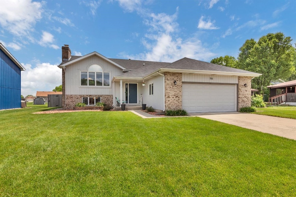 701 N Robin Ct, Griffith, IN 46319 - photo 1