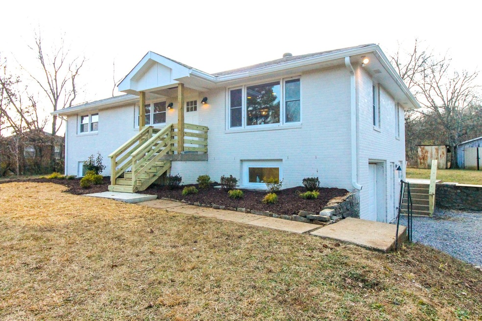 904 Phelan Dr, Lebanon, TN 37090 - photo 1