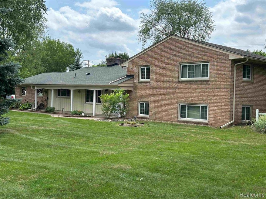 5940 Burnham Rd, Bloomfield Hills, MI 48302 - photo 1