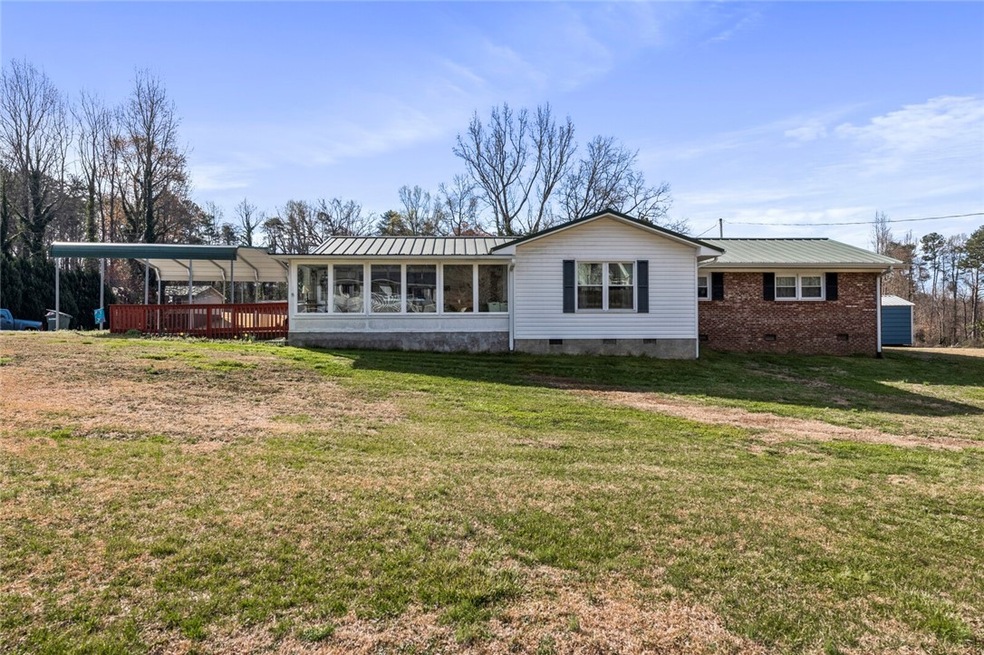 200 Evergreen Dr, Walhalla, SC 29691 - photo 1