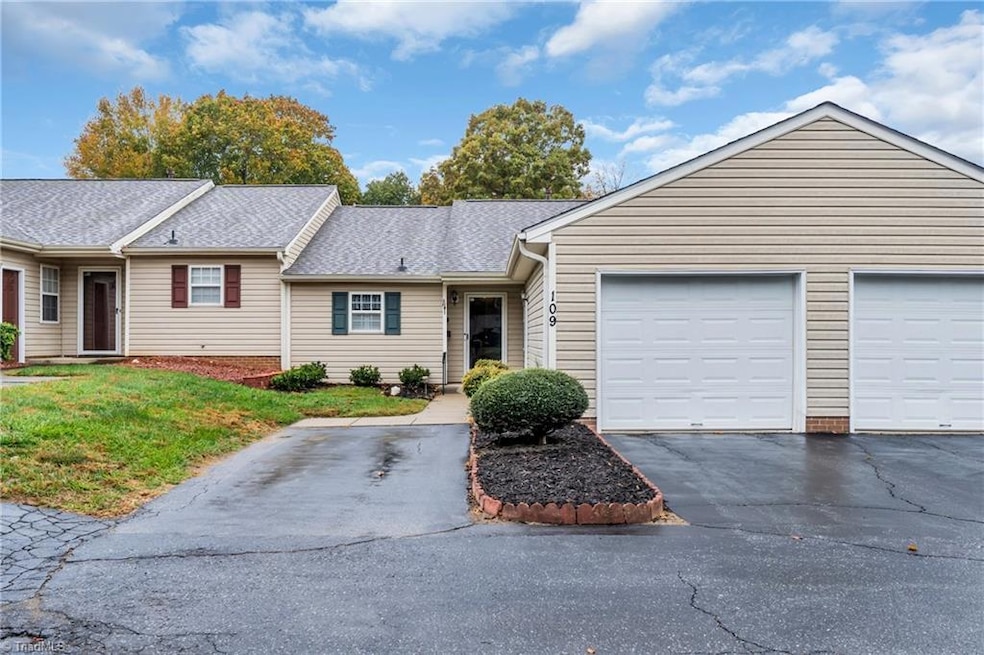 109 Troonsway Rd, Winston Salem, NC 27127 - photo 1