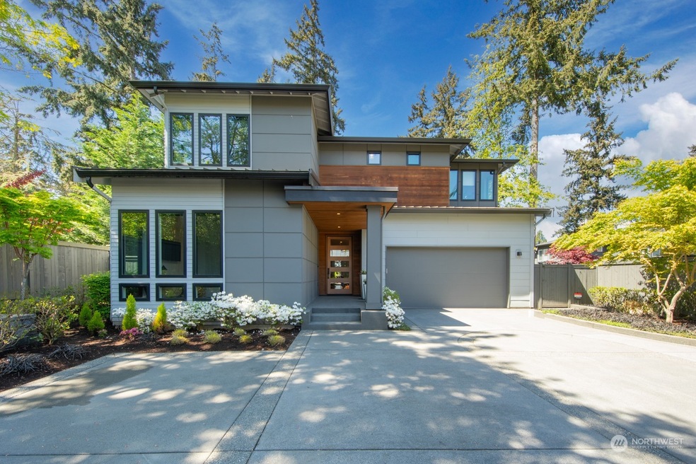 8439 SE 37th St, Mercer Island, WA 98040 - photo 1