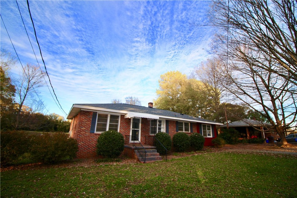Great home walkable to downtown Pendleton.