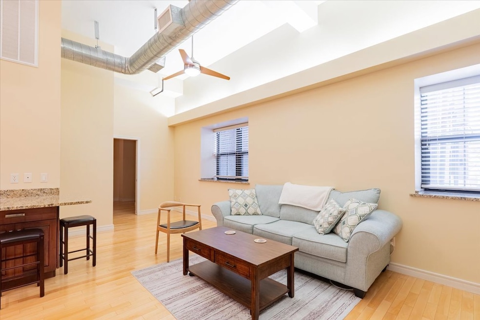 212 N Center St unit 104, Bloomington, IL 61701 - photo 1