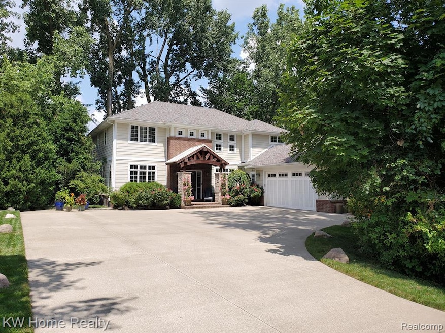 Welcome to 2526 W Square Lake Rd