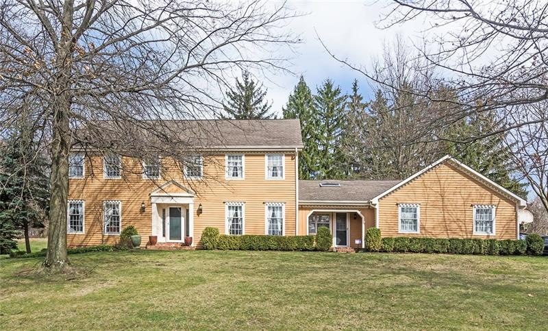 Charming Colonial Minutes to the Sewickley Village