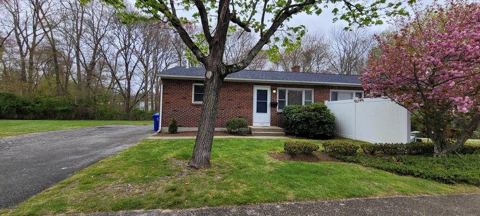 195 Manzella Ct, Rockland, MA 02370 - photo 1