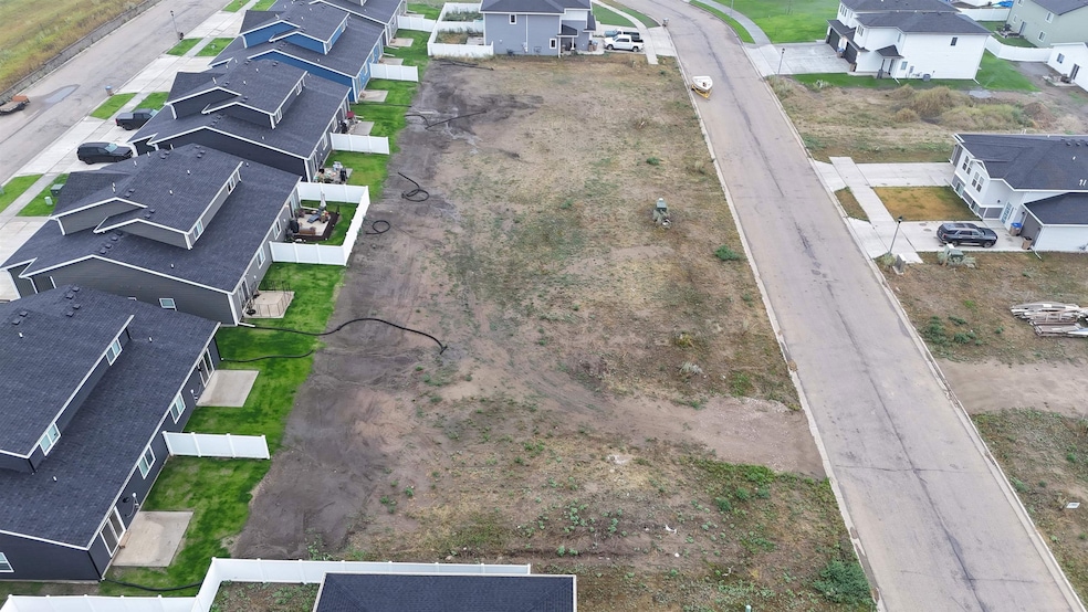 2409/2413 Landmark Dr unit 2413 Landmark Drive, Minot, ND 58703 - photo 1