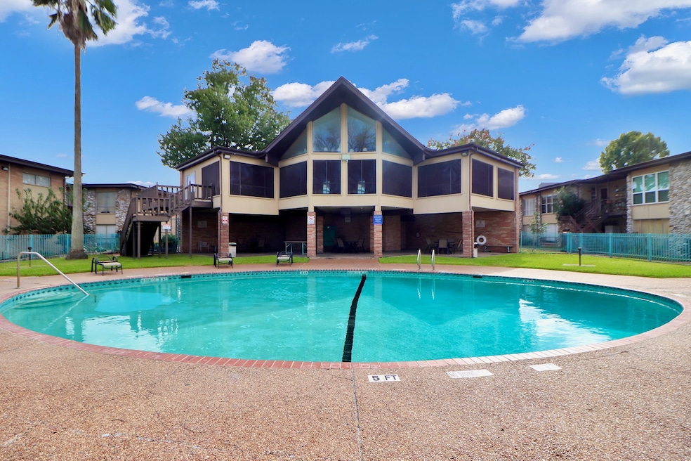 7047 Bissonnet St unit 117, Houston, TX 77074 - photo 1