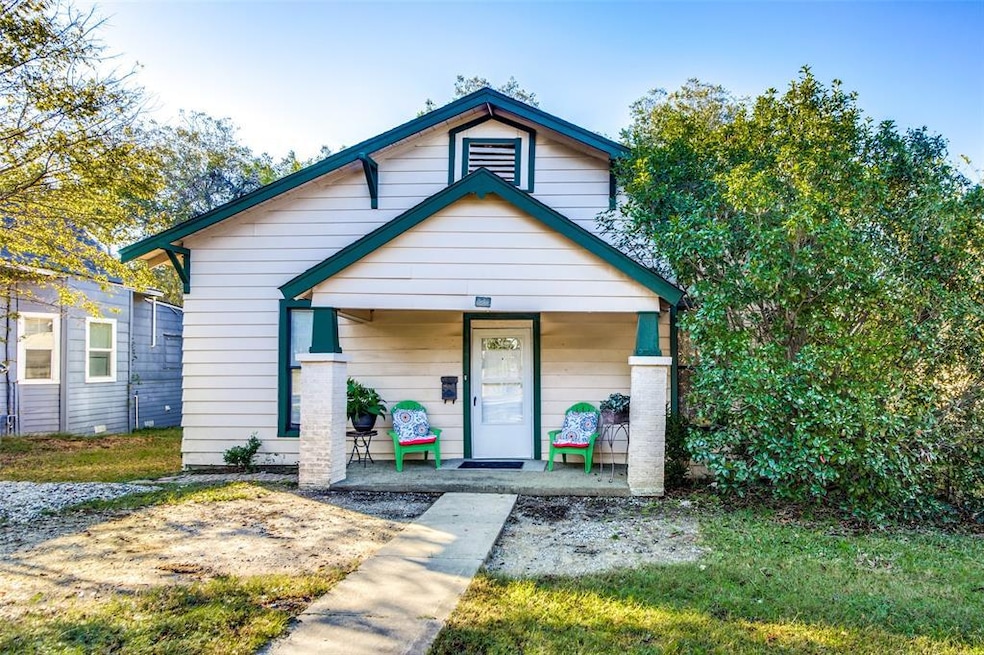 220 W Heron St, Denison, TX 75020 - photo 1