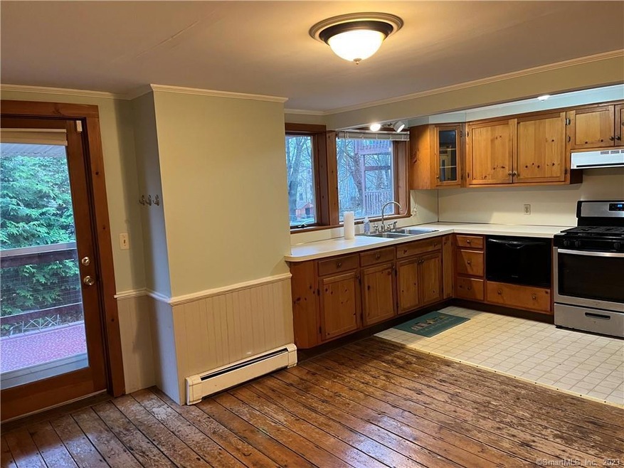 82 Blackhall St, New London, CT 06320 - photo 1