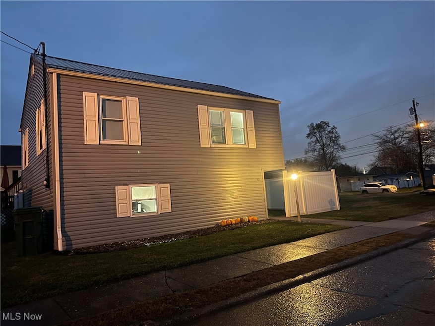 301 39th St, Vienna, WV 26105 - photo 1