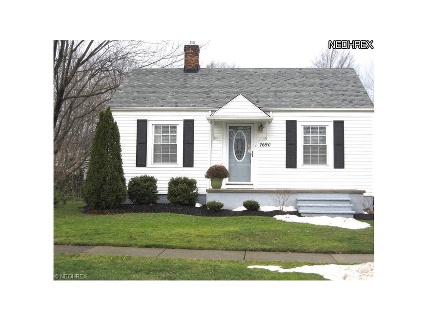 Welcome to 1690 Mapledale Road, Wickliffe!  A stun
