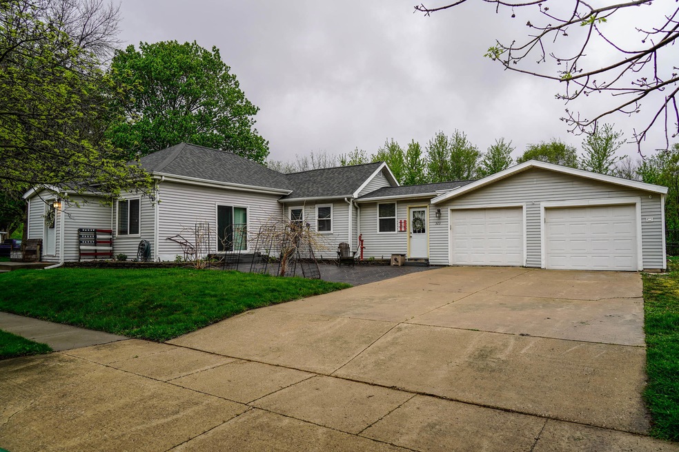 323 W 9th