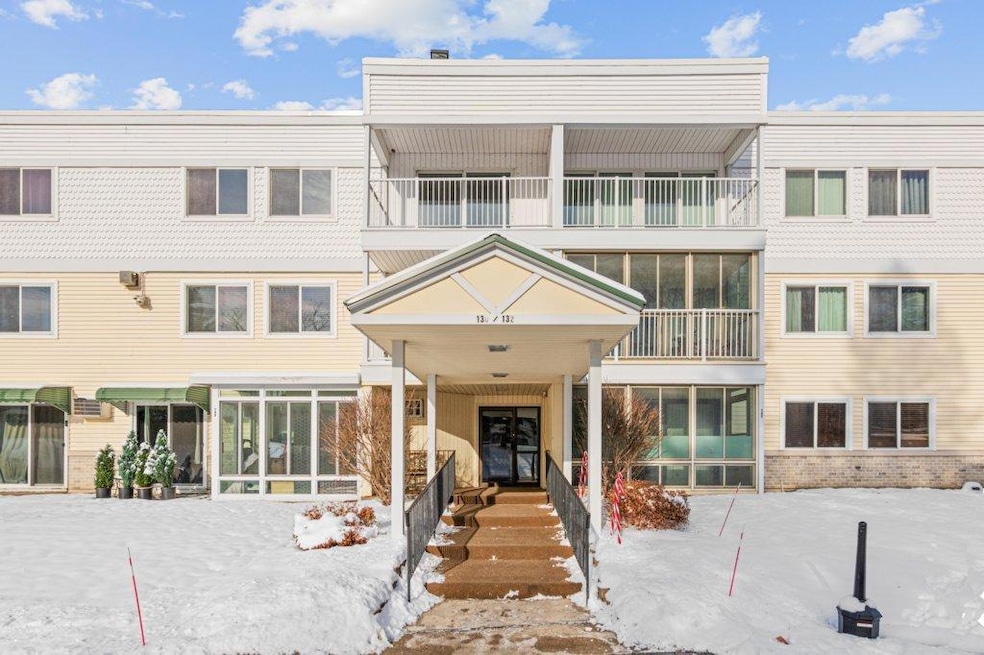 132 Demont Ave E unit 136, Saint Paul, MN 55117 - photo 1