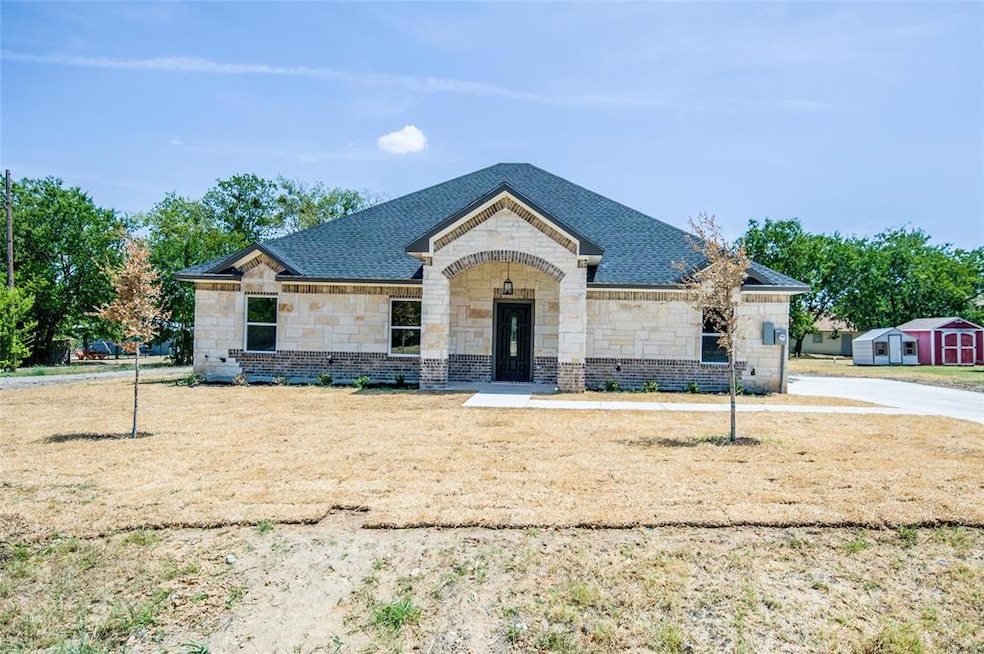 809 E Denton St, Ennis, TX 75119 - photo 1