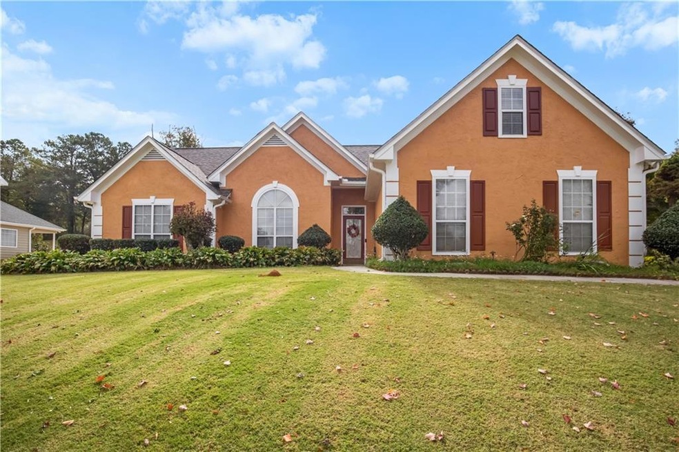 Front of property with a front lawn