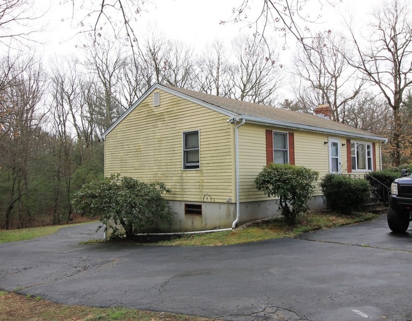 833 S Main St, Bellingham, MA 02019 - photo 1