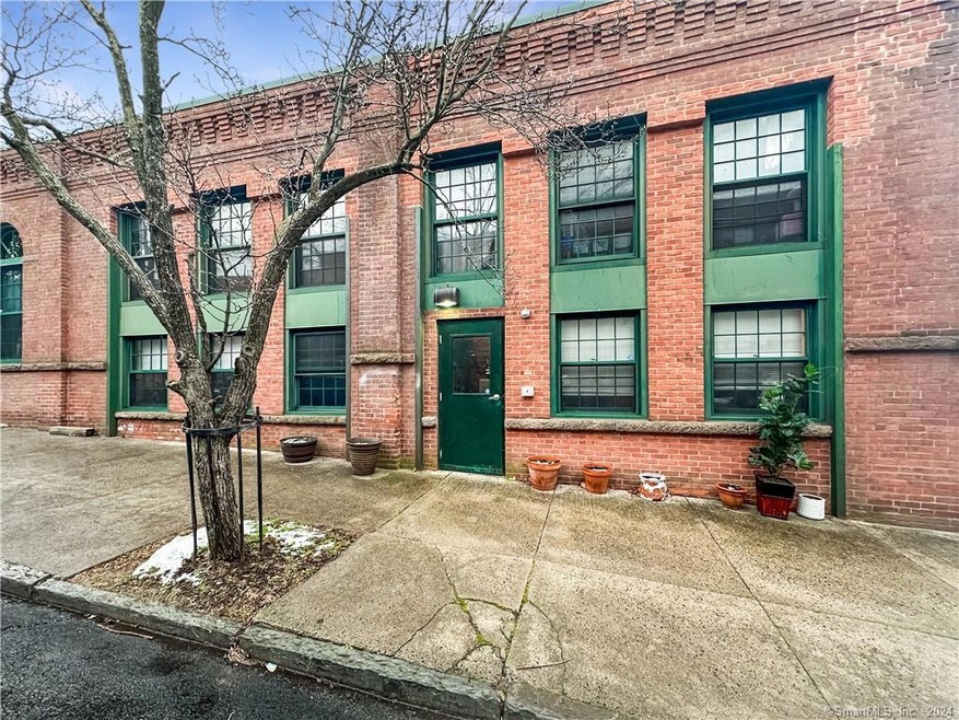 1 Front St unit 202, New Haven, CT 06513 - photo 1