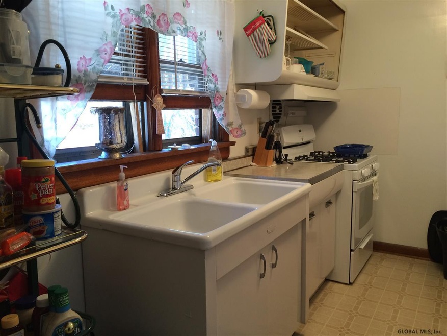 531 Bradford St, Albany, NY 12206 - photo 1