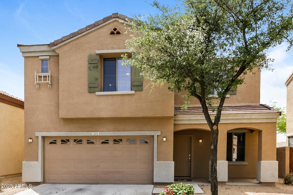 000-photo-front-view-10832150