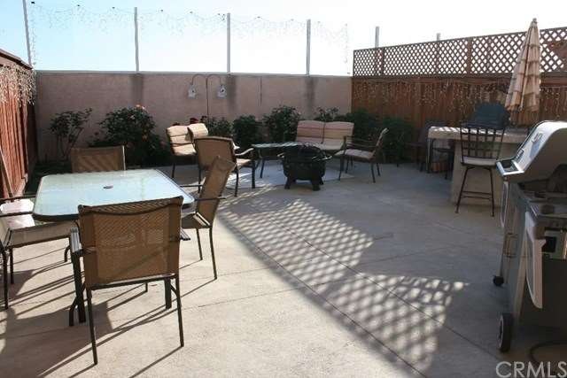 Room enclosed backyard, perfect for entertaining