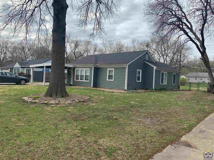 2412 SW 23rd St, Topeka, KS 66611 - photo 1