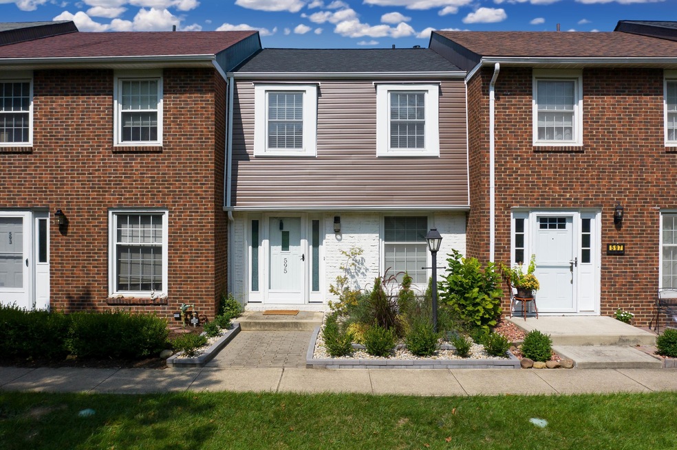 595 Dlyn St unit N7, Columbus, OH 43228 - photo 1