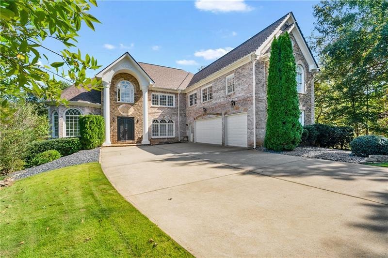 Stunning all brick home on 1.5 acres