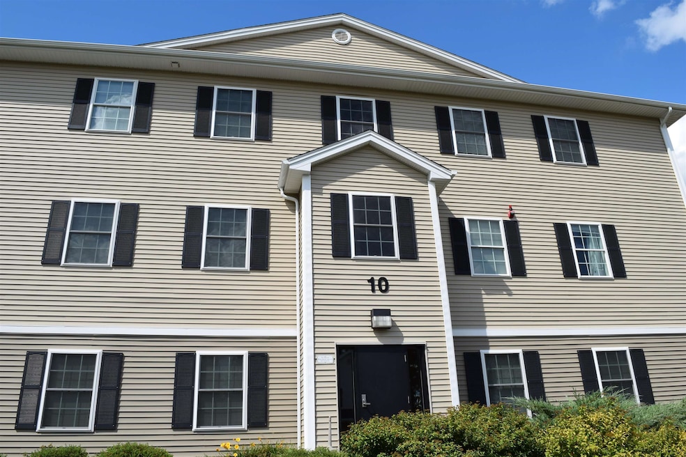 10 Sentinel Ct unit 107, Manchester, NH 03103 - photo 1