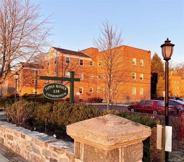 Tappan Manour Condominium unit H12, Tarrytown, NY 10591 - photo 1
