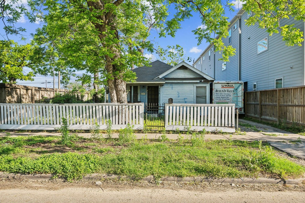 735 W 27th St, Houston, TX 77008 - photo 1
