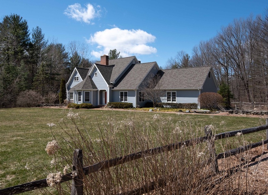 85 Winterberry Ln, Florence, MA 01062 - photo 1