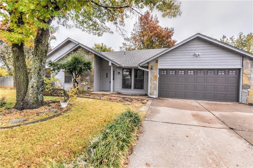 1912 Raquel Rd, Edmond, OK 73003 - photo 1