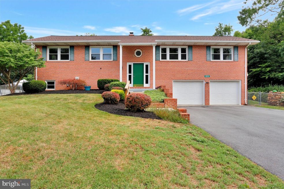 18528 Sherbrooke Dr, Hagerstown, MD 21742 - photo 1