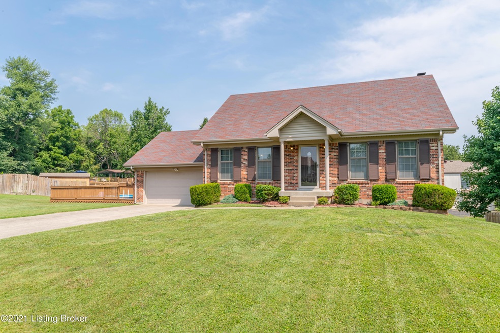 8303 Rosebowl Ct, Louisville, KY 40291 - photo 1