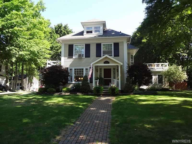 Exterior Front. Stately 5 bedroom home in the Vill