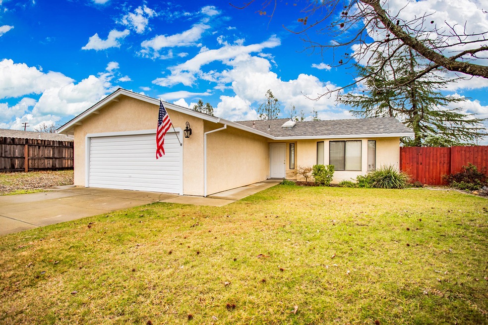 2135 Osprey Ln, Redding, CA 96003 - photo 1