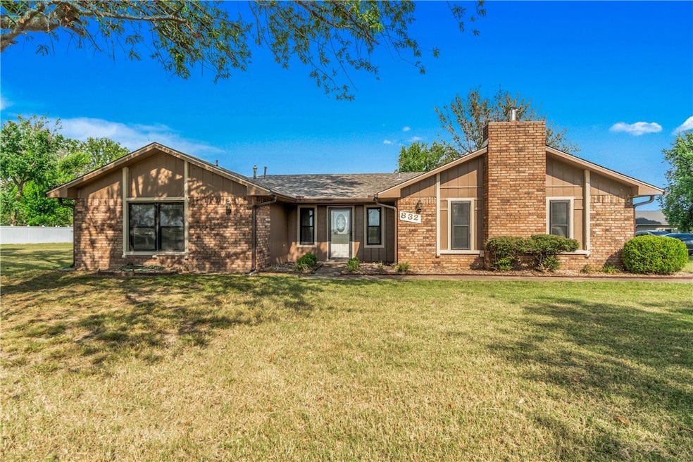 832 Klenc Rd, Tontitown, AR 72762 - photo 1