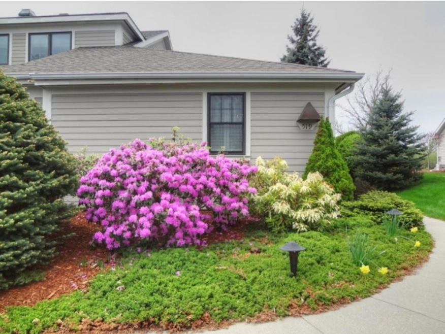 519 Golf Course Rd unit 519, South Burlington, VT 05403 - photo 1