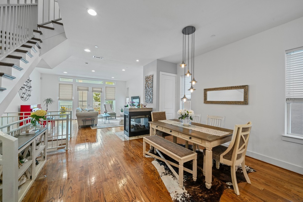 Amazing townhome in the heart of Houston!  Great location and wonderful home overall!