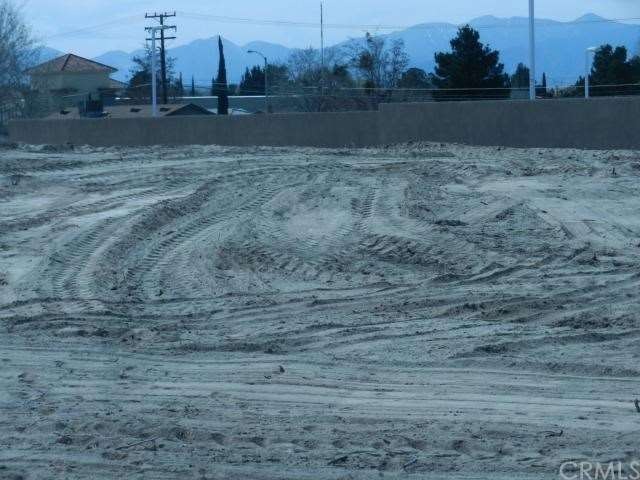 15599 1st St, Victorville, CA 92395 - photo 1