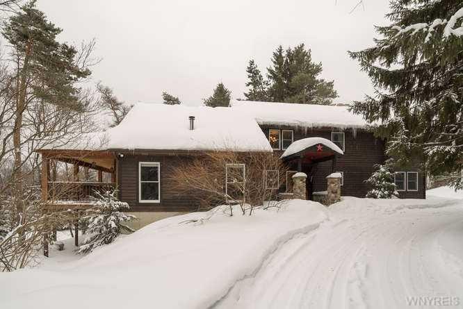 Exterior Front Private setting on over 8 acres